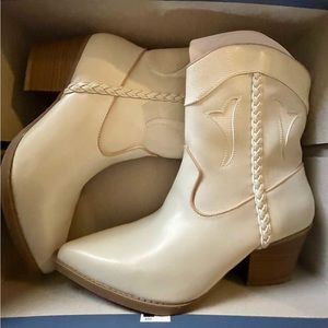 Women's Shana Cowboy Boots - Universal Thread™ SZ 11